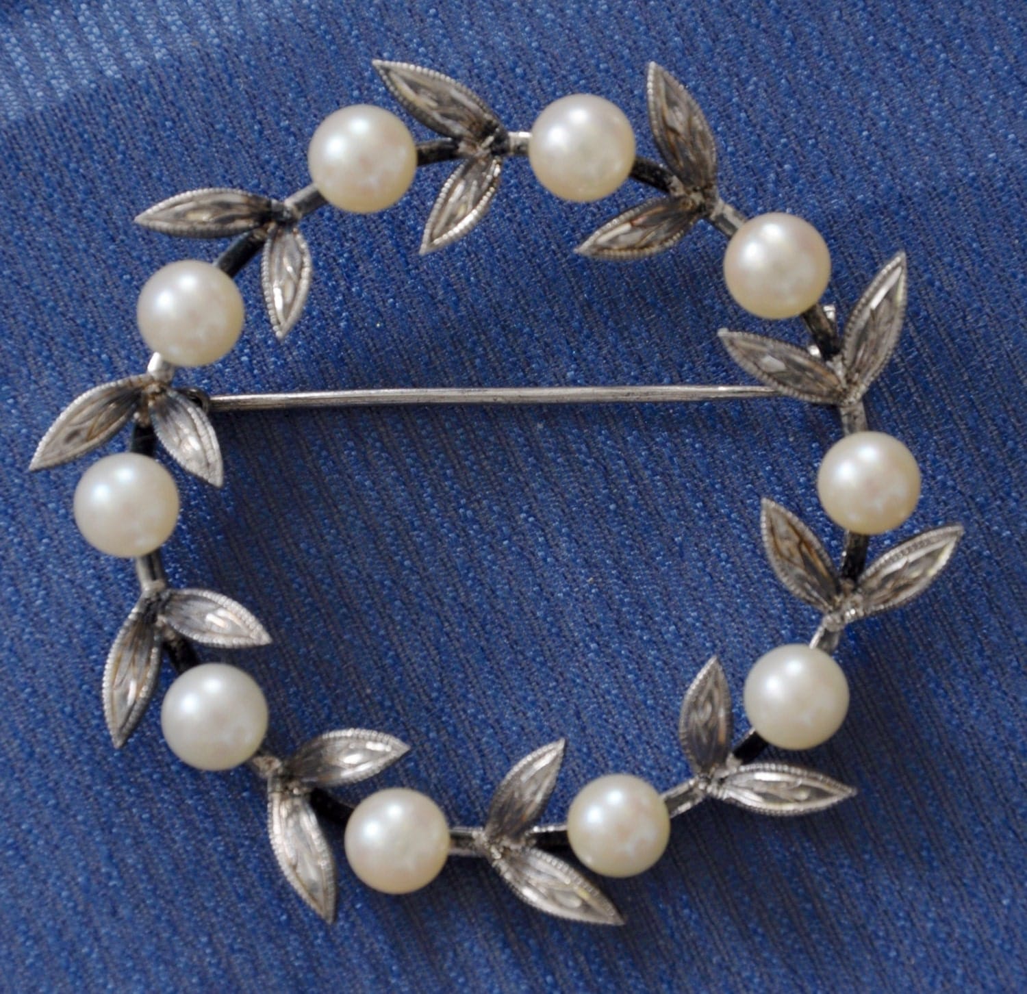 Antique Cultured Pearl Brooch ten 6mm cultured pearls