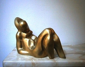 Bronze sculpture of a naked woman