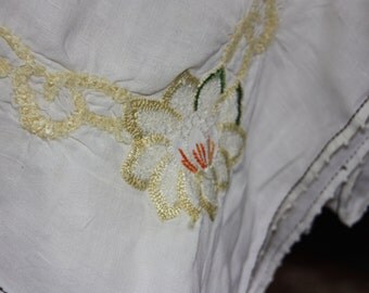 vintage tablecloth, vintage linens, crewel embroidery, crewel tablecloth, vintage crewel, linen tablecloth