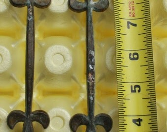 Brass fleur de lis drawer pulls (045)