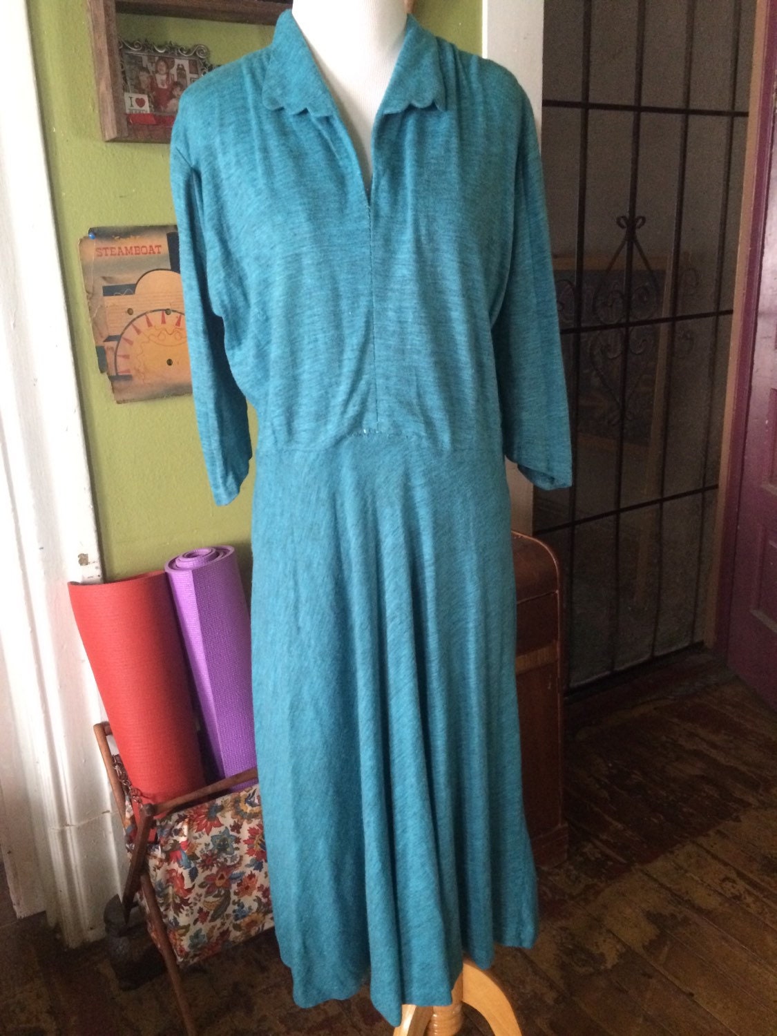 Adorable vintage wool blend 1940's dress. Size Sm/M