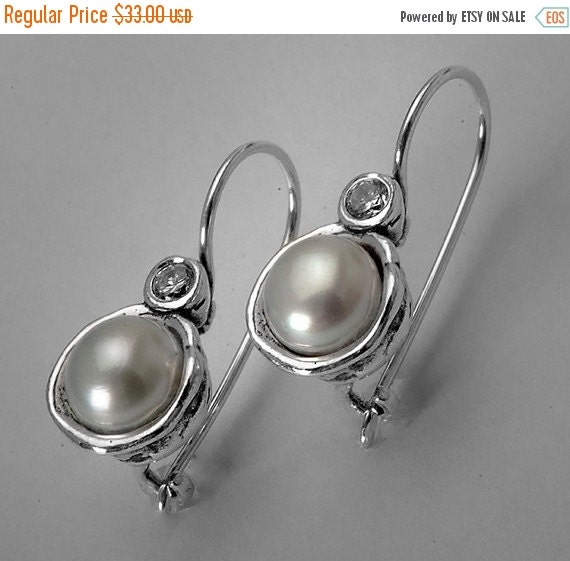 Graduation Sale Silver earrings / pearls earrings for by Bluenoemi