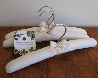 Padded Hangers, Baby Hangers, Ivory Baby Hangers, Linen Hangers, Children's Hangers, Baby Shower Gift, Baby Girl Hangers, Infant Hangers