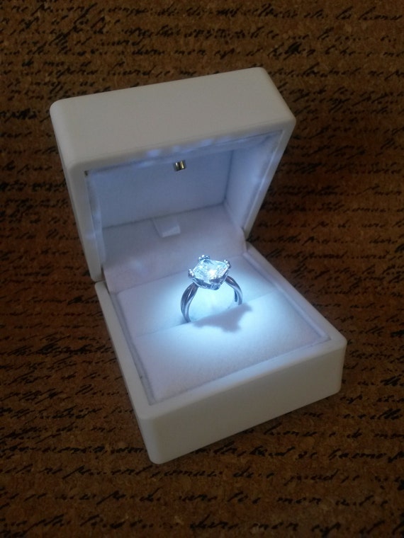 Silicone Wedding Band >> white Bridal LED ring box Leather grain Luxurious piano finish Silicone Wedding Band >> white Bridal LED ring box Leather grain Luxurious piano finish