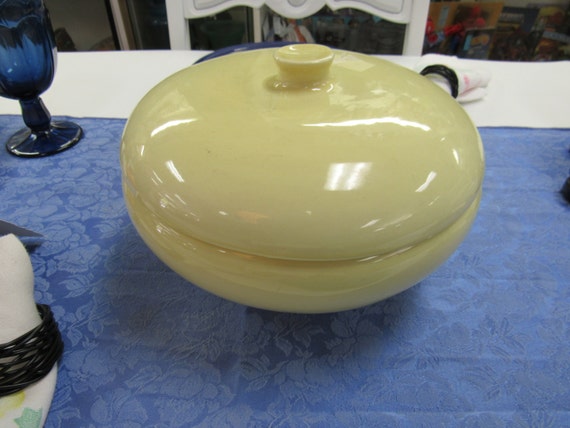 Russel Wright casserole with lid pale yellow
