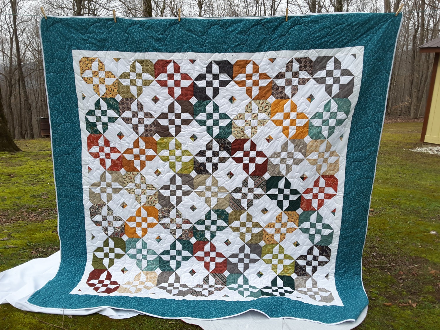 disappearing-hourglass-2-queen-size-quilt-by-ficklecreekquilts