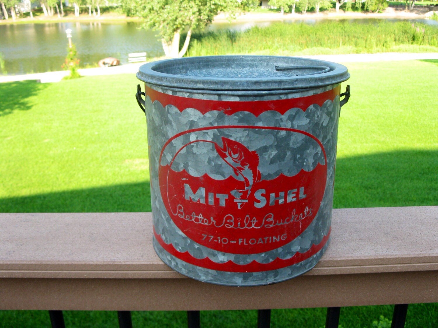 Vintage Mit Shel Metal Minnow Bucket with InsertGalvanized