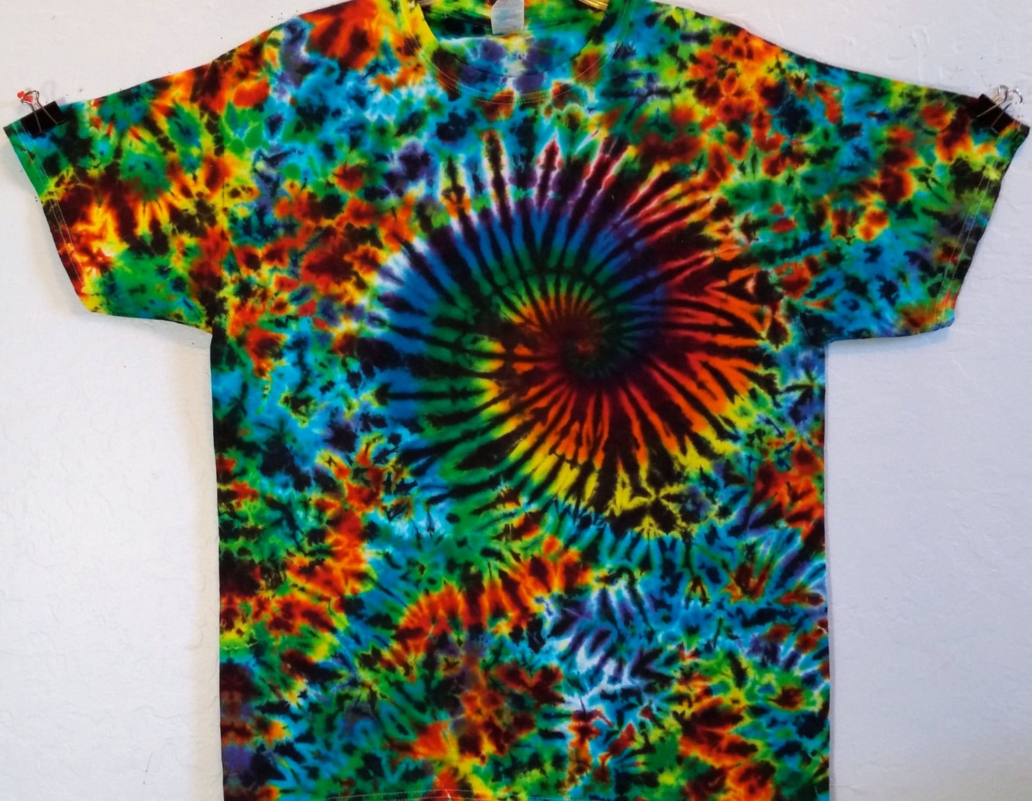 how to make a rainbow spiral tie dye shirt