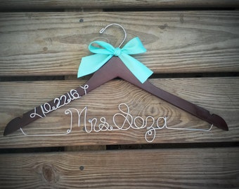 Bridal Hanger with wedding date Bride Hanger with BOW, Multiple Colors, Name Hanger, Wedding Hanger, Personalized Bridal hanger, Bridal Gift