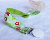 Pacifier clip/ holder - Green Flowers  - Baby acessories - Binky Clips – Baby Girl - Baby boy - Universal - Paci Clip - Baby Shower Gift
