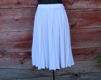 Vintage Midi Skirt. White Summer Skirt. Mid Length. Women's Size 14. Gorgeous 1970's Poly Skirt. Midi Length Skirt. Swinging. Pleats. Flowy.