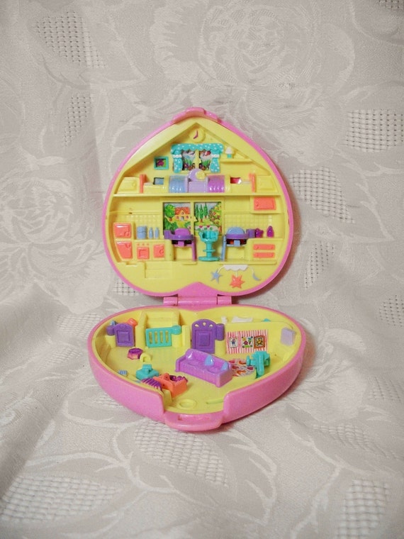 Polly Pocket Perfect Playroom Pink Heart Compact