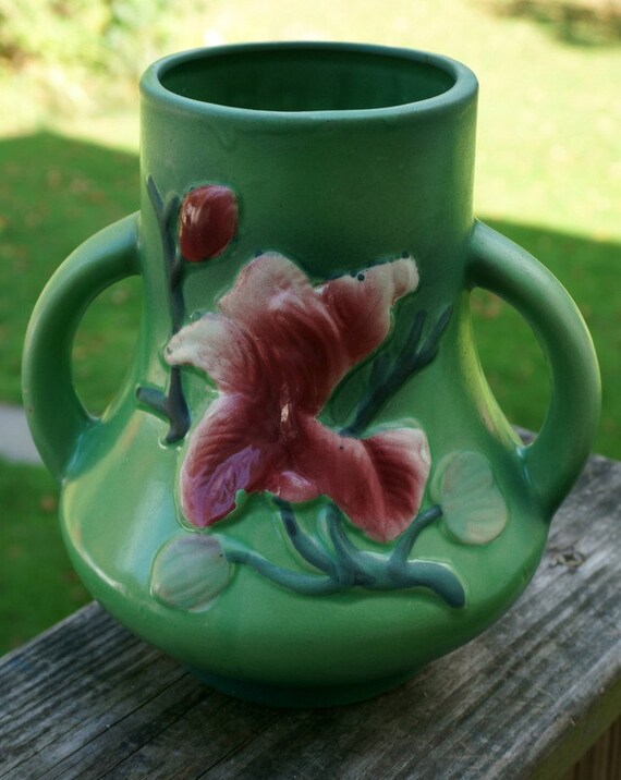 Beautiful Asian Floral Lotus Flower Vase