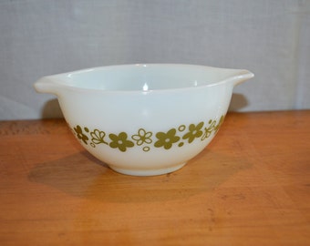 Pyrex SPRING BLOSSOM Cinderella Nesting BOWL. While Glass with Green Daisy Pattern. Smaller Size # 441 or 1 1/2 Pint. Two (2) Available.