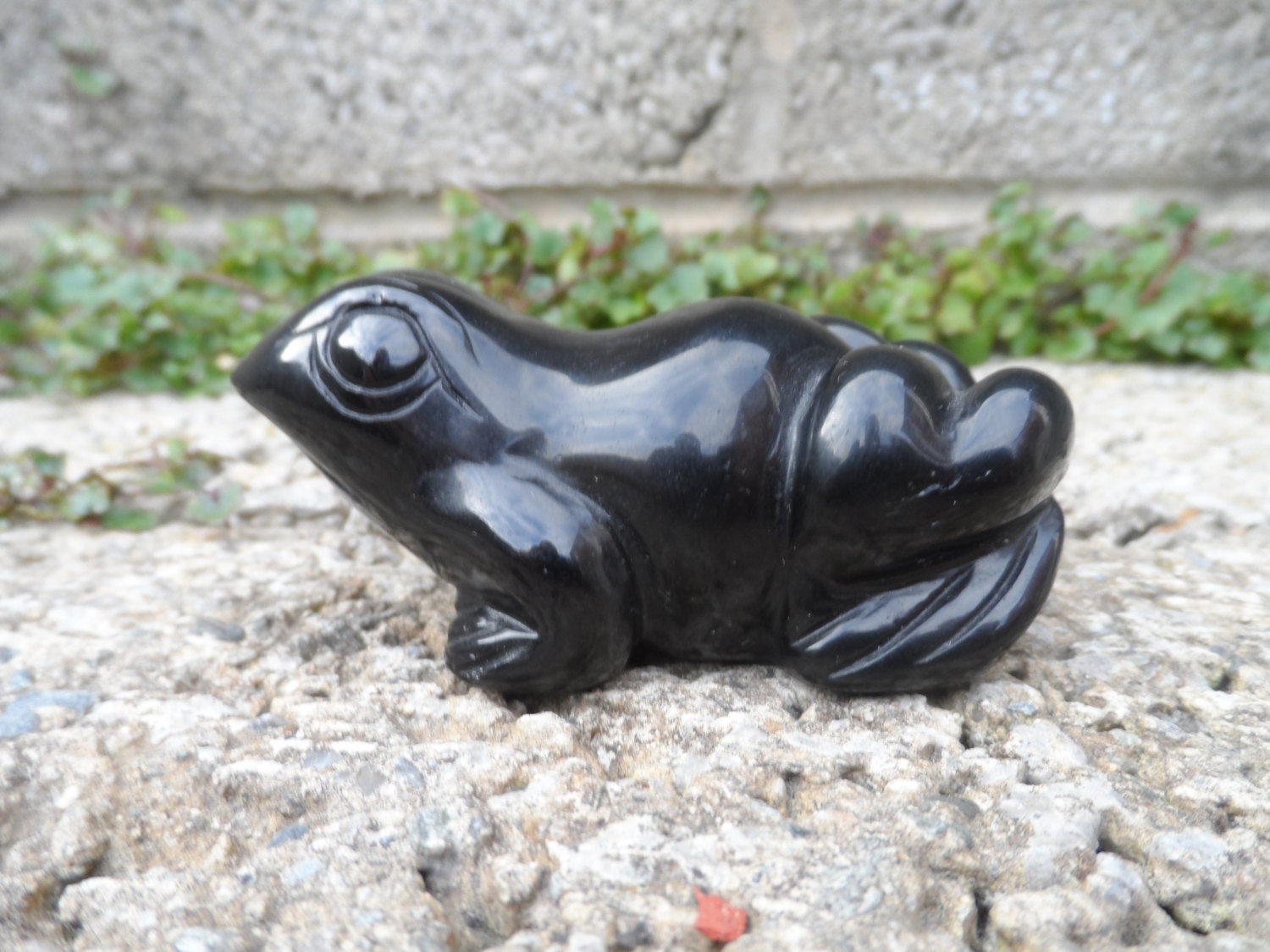 Vintage Oriental Chinese carved frog antique Chinese carved