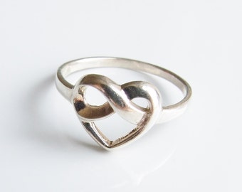 Vintage 925 Sterling Silver Heart Ring Size 8 - P 1/2