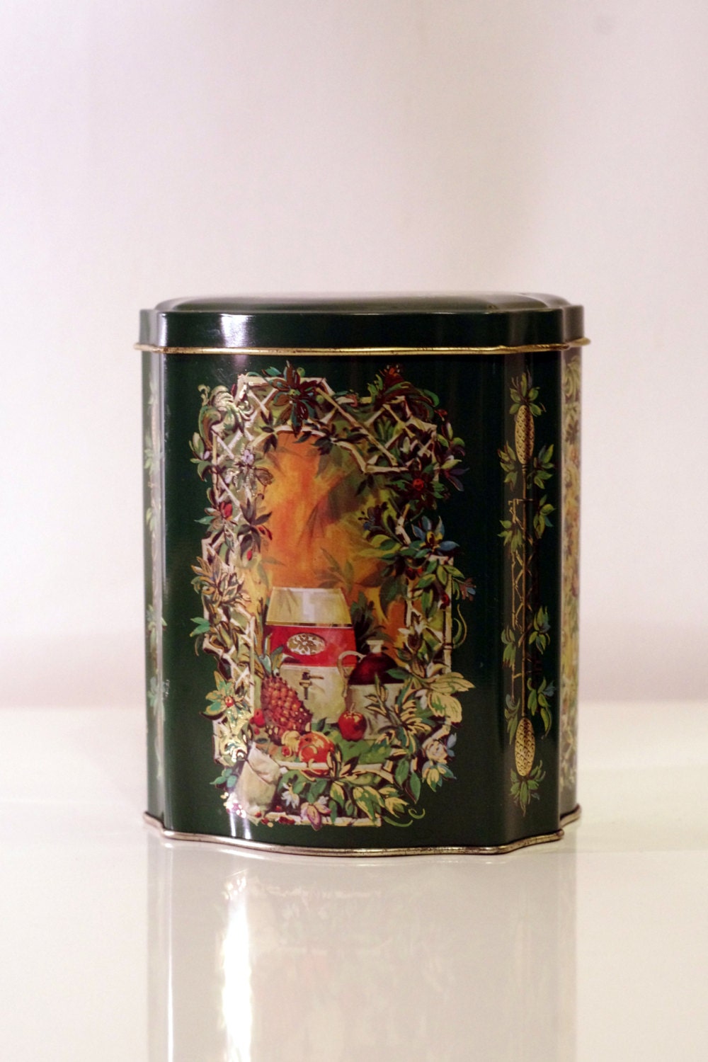 Christmas Tin by AVON 1981 Collectible Vintage Green and Gold Avon