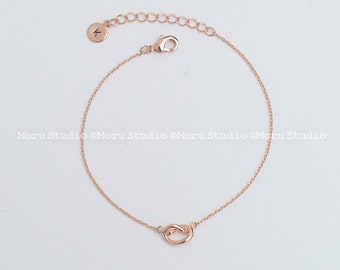 Dainty Love Knot Bracelet with Initial Disc/ Personalized Tiny Heart Knot, Bridesmaid Bracelet, BFF Bracelet, Wedding Gift, Mom Daughter 134