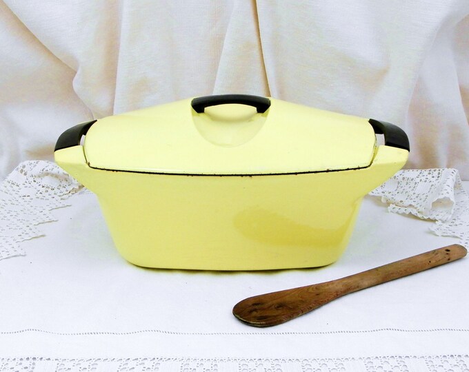 Vintage French Designer Bright Yellow Enameled Cast Iron Le Creuset 4.5 Cooking Pan / Pot and Lid Designed by Raymond Loewy in 1958, Kitchen