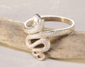 Sterling silver tribal snake ring / snake ring / sterling silver serpent ring/ snake / protective amulet / amulet / snake ring / hand made
