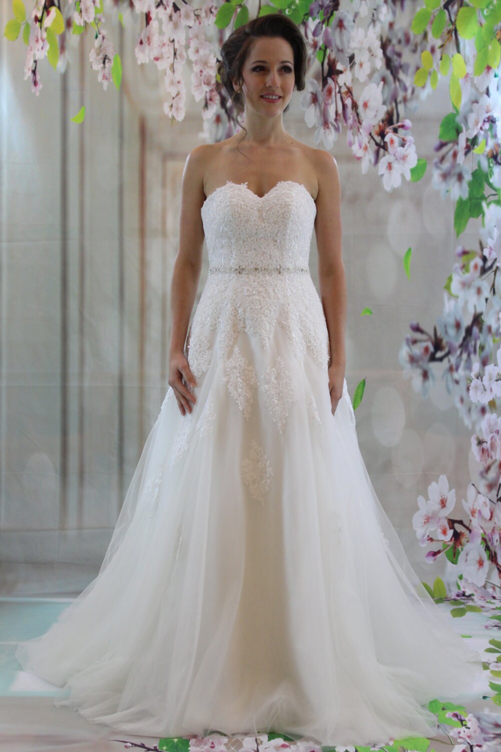 Elegant Aline lace bridal gown Sweetheart crystal belt tulle