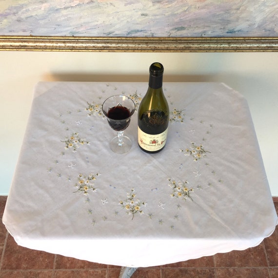 80 x 84cm Vintage tablecloth with nice embroidery The