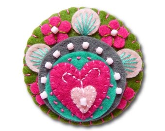 FB074 - Heart to Heart - Handmade Mini Felt Brooch - Olive and Fuchsia - Made to order