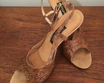 1970's Italian made tan snakeskin slingback sandals size 39 7.5 US
