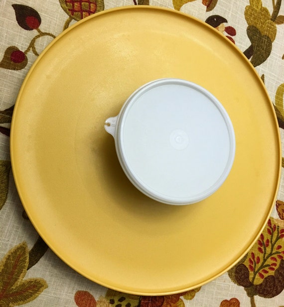 Tupperware chip and dip set. Vintage. by shopthebigeasyworld