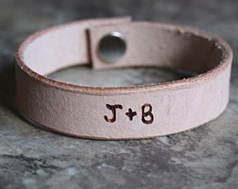 Personalized leather wristband bracelet, cuff, leather pyrography, name bracelet, mens bracelet