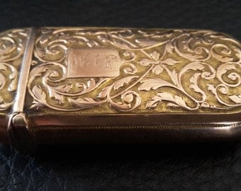 This is a stunning quality antique solid 18ct gold swiss ? rococo vesta case