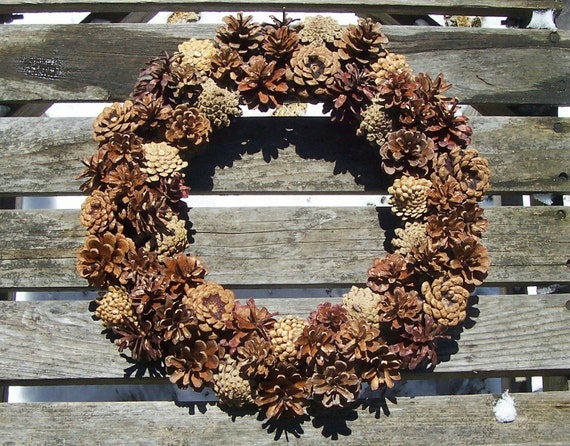 wreath cone wall form Pine cones Can down. alternating upside Natural round, Cone Wreath,