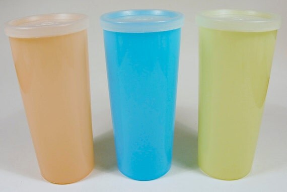 Tupperware Beakers with lids x 3 in pastel colours Peach Blue