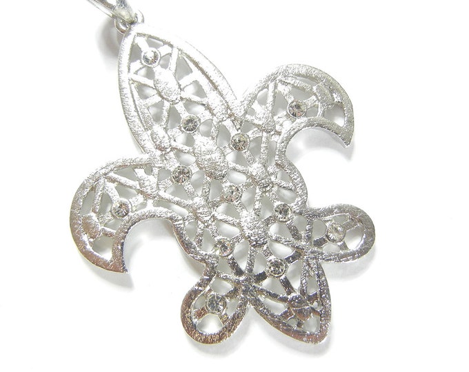 Bright Silver-tone Lattice Fleur de Lis Pendant with Rhinestone Accents