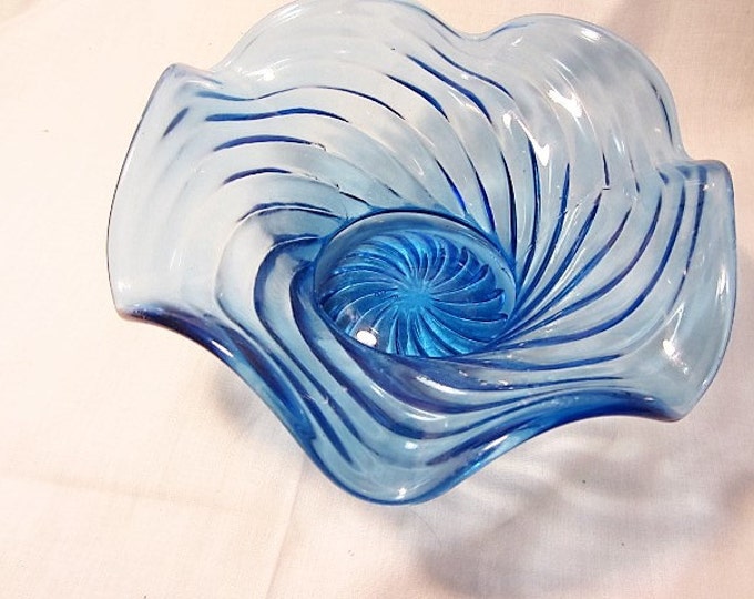 Vintage Wavy Blue Glass Bowl in Swirl Pattern, Serving Glass Bowl, Blue Glass Dish, Swirl Glass Bowl, Blue Glass Candy Dish, Sea Glass Bowl