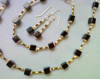 Black and Olive Green Necklace, Bracelet and Earrings (0672)