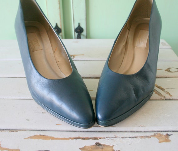 vintage navy blue heels