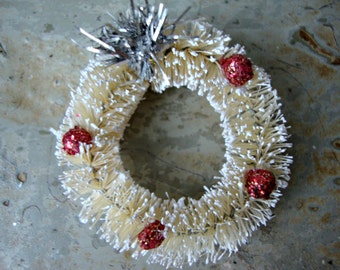 6 Cream Vintage Style Handmade Bottle Brush Wreaths with Berries