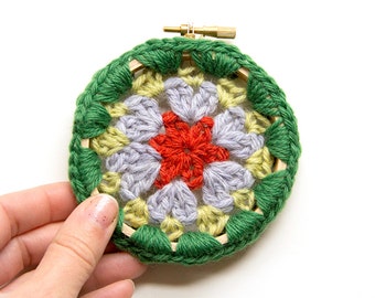 Christmas Ornament, Crochet Ornament, Crochet Hoop Art, Handmade, Red and Green, Retro Christmas, Modern Fiber Art, Textile, wall hanging