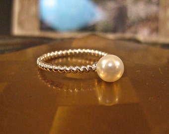 SALE Vintage 925 Sterling Silver Freshwater Pearl Solitaire Ring