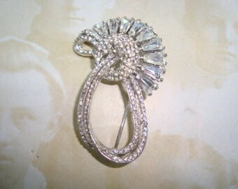 Beautiful Art Deco Knot Brooch