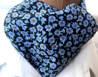 ascot,mens ascot,ascot tie,blue,black,flowers,