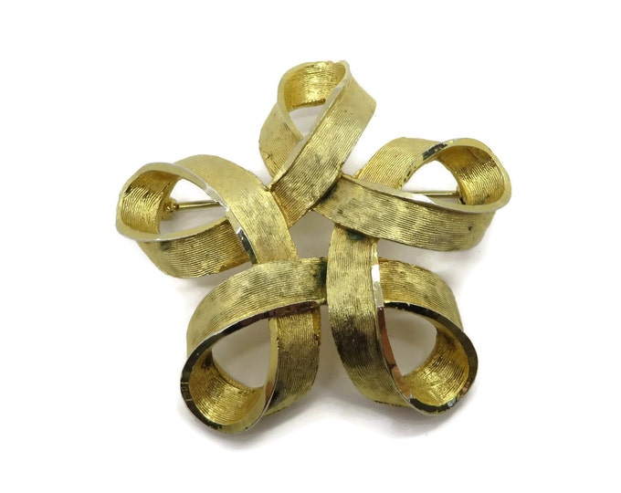 Vintage CAPRI Brooch, Gold Tone Wreath Brooch Pin, Matte Gold Pin, Signed Capri Jewelry