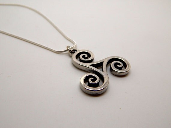 166 Garnet Triskelion//Tri Spiral Solid 925 Sterling Silver pendant rrp$49