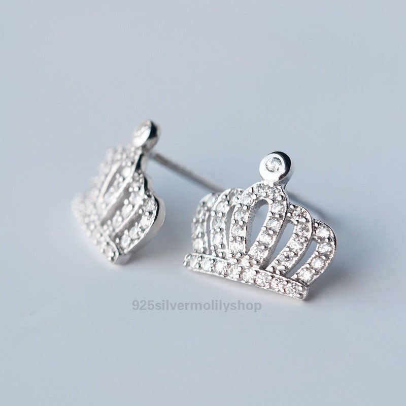 Lovely diamond earrings small crown shining by