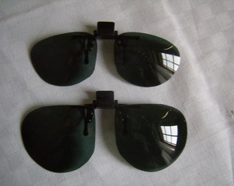 Old sunglasses, removable, green plastic glass, Polaroid, Vintage 1980,