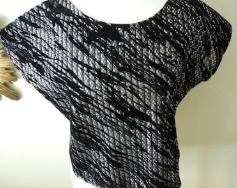 Silver & Black appliqué capped sleeve vintage 1980's top