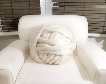 SALE!4KG! Super chunky Merino wool yarn! 100% Natural cream ethical wool chunky yarn Extreme arm knitting Giant Chunky knit blankets Roving