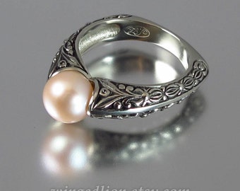 The COUNTESS 14k gold ring with Pink Pearl (sizes 4 to 7)