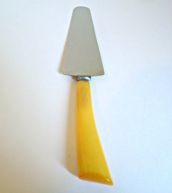 Bakelite Serving knife Cake Pie Knife Vintage Butterscotch